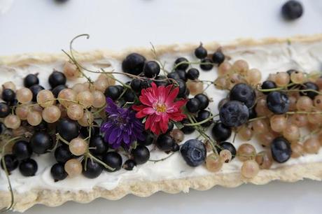 blue & white Currants TARTE