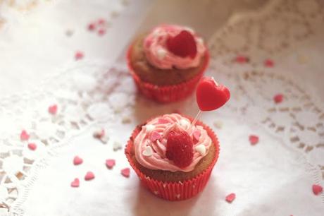 Himbeer-Erdbeer-Cupcakes. Ein wenig Herzlichkeit.