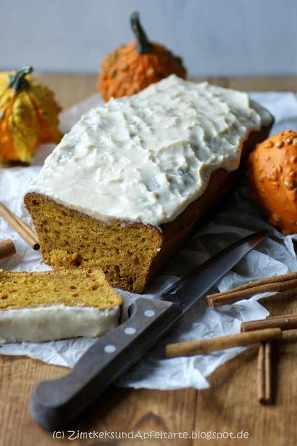 Noch schnell eine Idee für Euer Halloweenbuffet: Pumpkin-Pound-Cake oder auch Kürbis-Gewürzkuchen