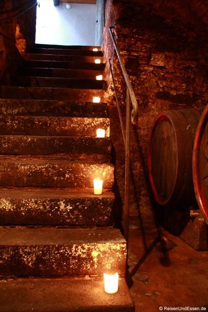 Treppe zum Gewölbekeller im Weingut Fries