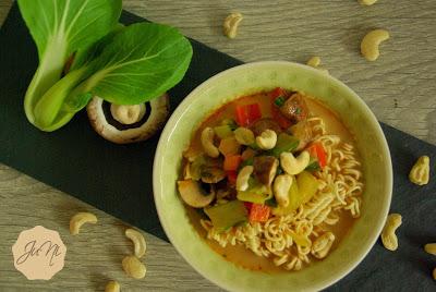 [Ju] Suppenwoche | Thai-Suppe mit Kokosmilch {Rezept}