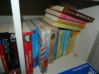 und nun....mein Bücherregal!