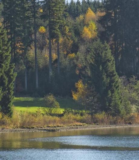 Herbst am Illasbergsee. Wanderung von Halblech-Berghof nach Roßhaupten.