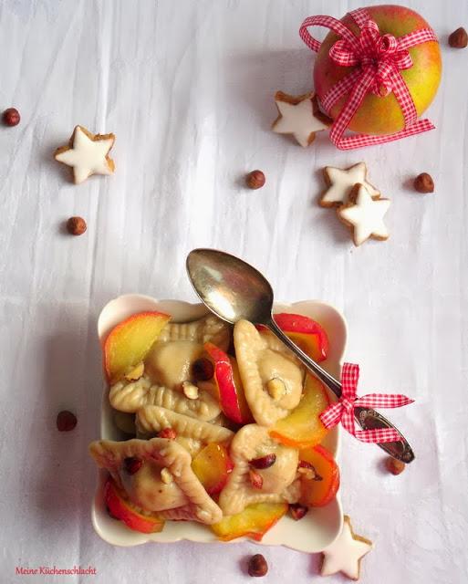 Apfel Ravioli mit Zimtstern Füllung und Kandierten Apfelspalten