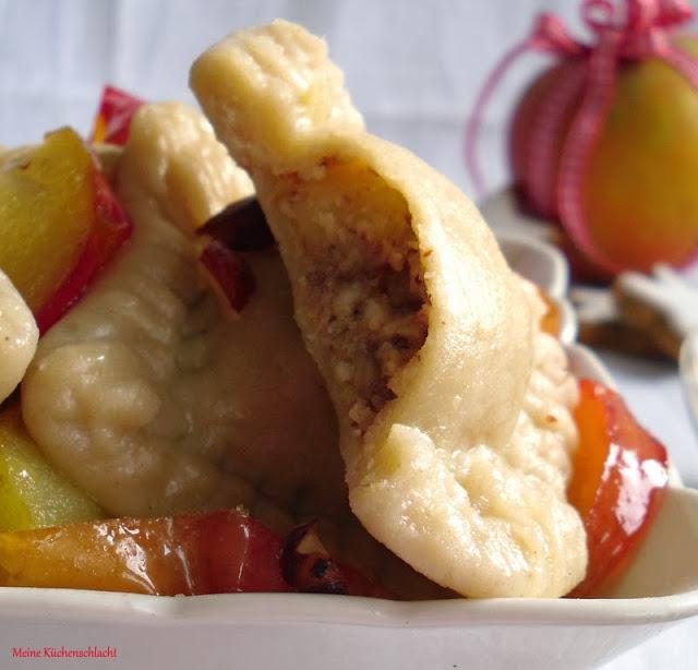 Apfel Ravioli mit Zimtstern Füllung und Kandierten Apfelspalten