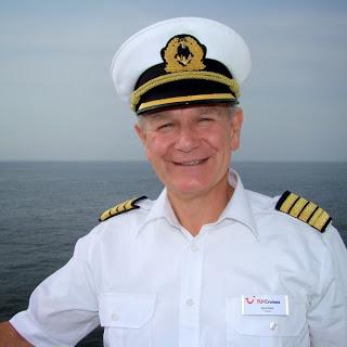 Tui-Cruises: Mein Schiff 3 - Endlich Wasser unterm Kiel für TUI Cruises ersten Neubau – Kapitän lässt Mein Schiff 3 aufschwimmen