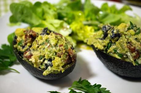 Gaumenfreundin - Avocado mit mediterraner Füllung