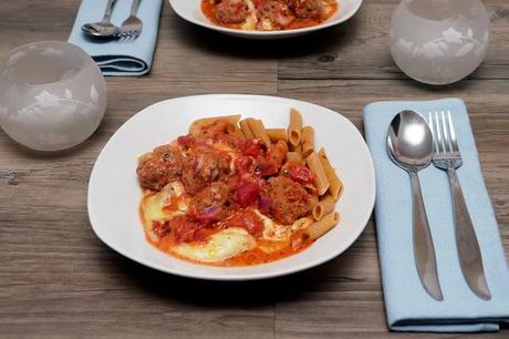 Gaumenfreundin - Fruchtige Hackbällchen in Tomaten-Sahne Soße und Mozzarella