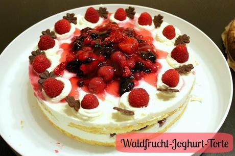 Rezept: Waldfrucht-Joghurt-Torte