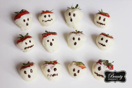 Spooky Halloween Treats: Strawberry Ghosts