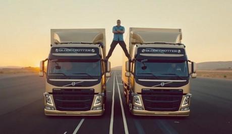 Der legendere Spagat von Jean Claude Van Damme im Werbespot von Volvo