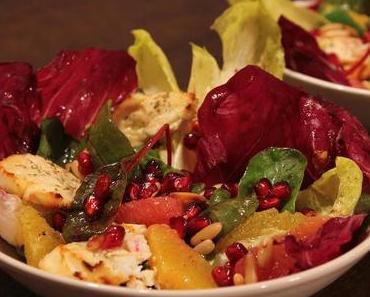 Sexy Salad: Radicchio, Chicorée, roter Mangold & Blutorangen, Orangensirup, Granatapfel und gratinierter Ziegenkäse