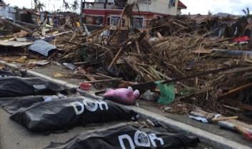 Schleppende Hilfe für Totenstadt Tacloban: Das “Katrina” der Philippinen?