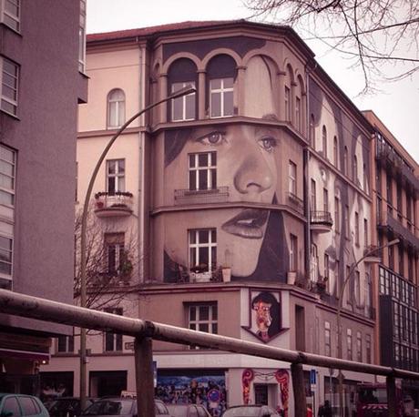 Streetart am Nollendorfplatz: RODE verschönert eine Hausfassade in Berlin