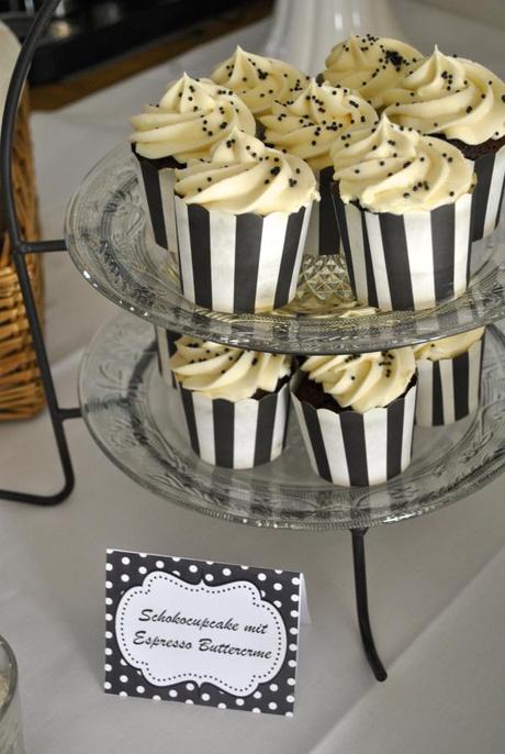 black & white cupcakes