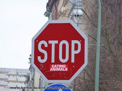 streetart, berlin, kunst, graffiti, verkehrsschild, sign