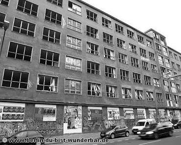 Verlassene Gebäude am Spreeufer (Ostbhf) in Berlin