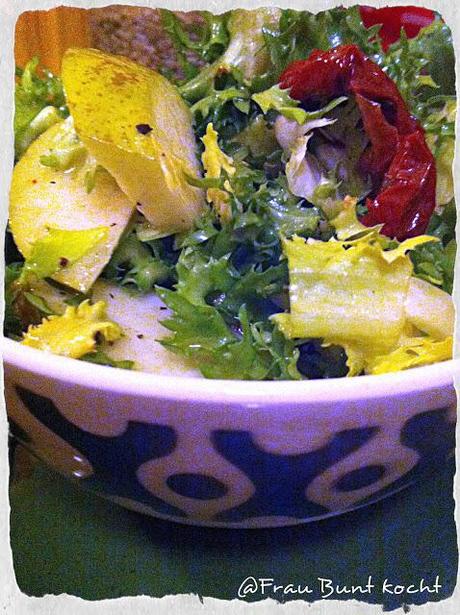 Frisee - Salat mit Birne und Walnuss...