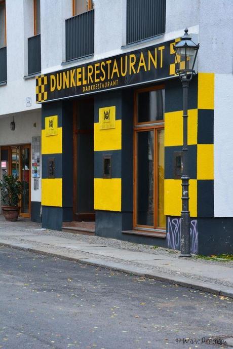 Mutprobe: Dinner im Dunkel-Restaurant unsicht-Bar