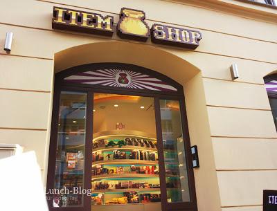 Item Shop München, Merchandising - Service & Comicbuchladen
