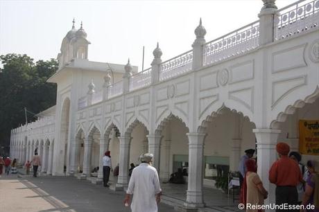 Arkaden und Eingang zum Sikh-Tempel