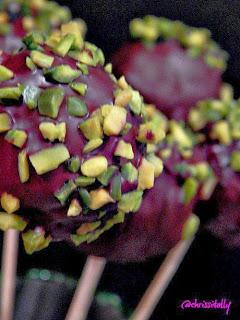 So klein und doch so lecker: Schoko-Pistazien Cakepops.