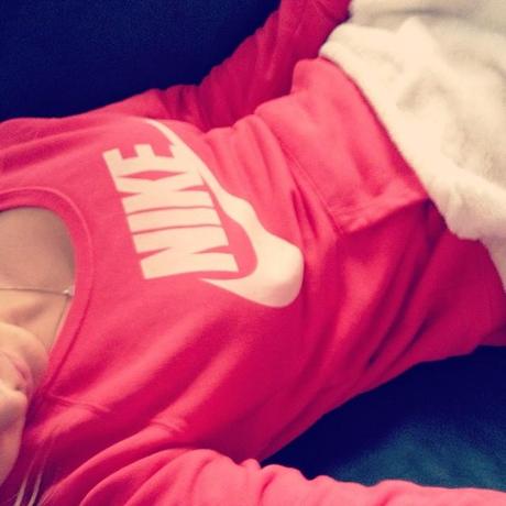 Nike Pulli rot Instagram