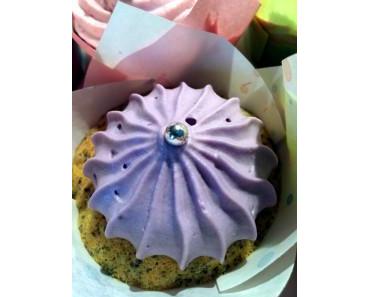 Mohn-Zitronencupcakes mit Heidelbeermilchcreme