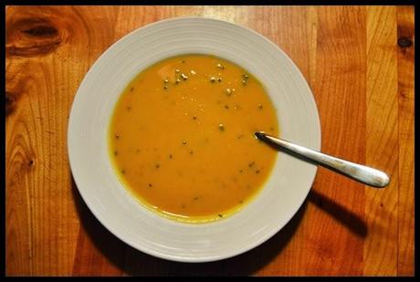 Veganes Soulfood für den Herbst: Süßkartoffelsuppe mit Kokos