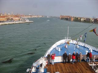 MS Delphin sticht mit neuen Zielen und Bordaktivitäten wieder in See - 5 Wochen Werft Venedig abgeschlossen