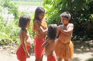 Indigene Kinder in Amazonas, Kolumbien ©Diana Quintero