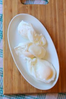 Çıldır /Pochierte Eier mit Joghurt Knoblauchsoße