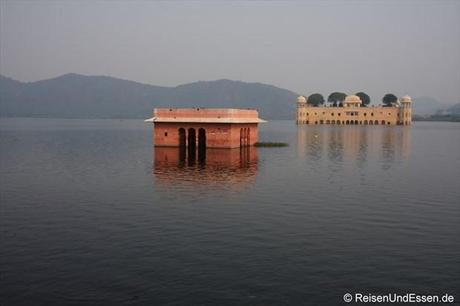 Jal Mahal (Wasserschloss) im Man Sagar
