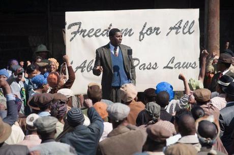 Nelson Mandela (Idris Elba) als politischer Aktivist in 