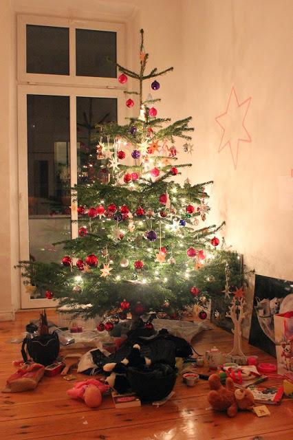 unordnung unterm weihnachtsbaum…