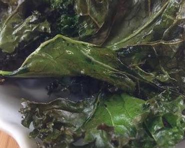 Kalorienarm ins neue Jahr: Knusprige Grünkohl-Chips