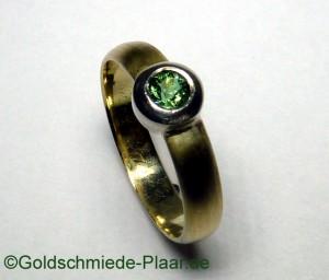 Umarbeitung eines Traurings mit Peridot, Gold und Silber