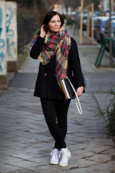 Kleidermaedchen-das-Blog-fuer-Mode-Fashion-Beauty-Lifestyle-Jessika-Weisse-Outfit-of-the-day-Winter-Schal-Mantel-Jeans-Converse-Zara-Gina-Tricot-Schuhe