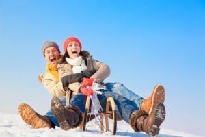 Schlittenfahren bedeutet Spaß für Jung und Alt