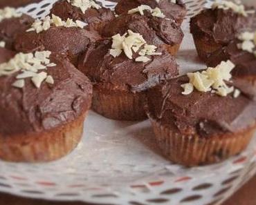 Köstliche Kirsch-Cupcakes mit Schokofrosting und Kirschwasser
