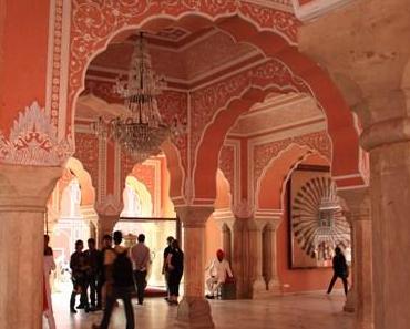 Observatorium und Stadtpalast mit Palast der Winde in Jaipur
