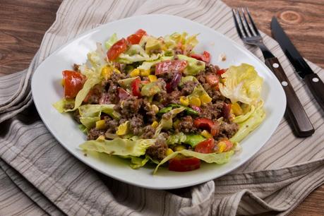 Rezept: Mexikanischer Salat mit Hackfleisch und Kidneybohnen