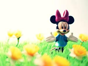 micky_mouse_toy_happy