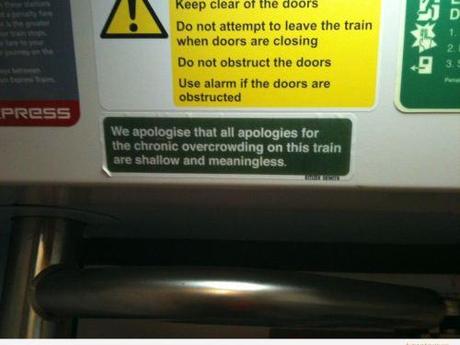 Falsche Hinweise verwirren Fahrgäste in London: Chaos Guerillas geben Gas!
