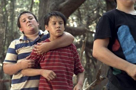Michael Friend als Jamie (links), in seiner Gewalt Siam Yu als Paul.