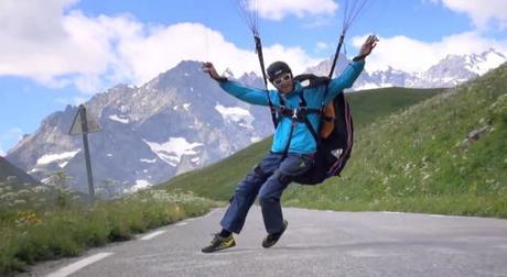 Kranke Paragliding Stunts von Jean Baptiste Chandelier