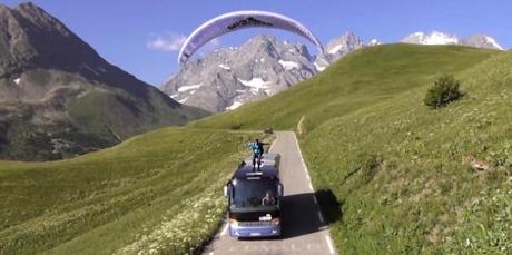 Kranke Paragliding Stunts von Jean Baptiste Chandelier