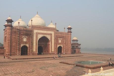 Moschee westlich vom Taj Mahal