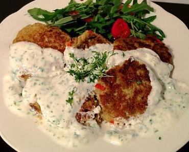 Grünkern-Fritter mit Joghurtsauce auf Rucolabett