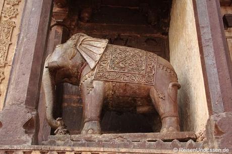 Elefant an einer der Wände am Fort in Orchha